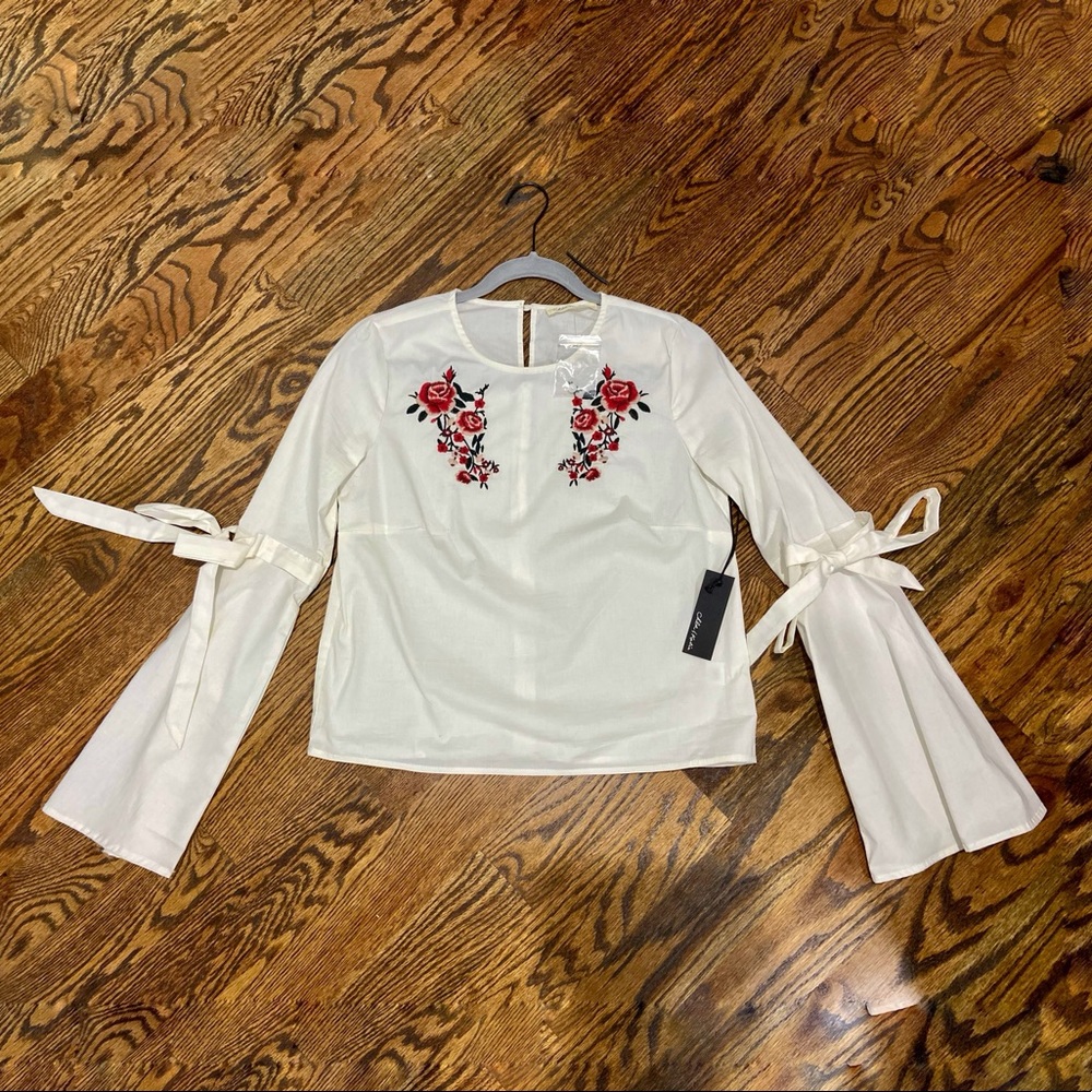 NWT Chloe + Katie embroidered blouse